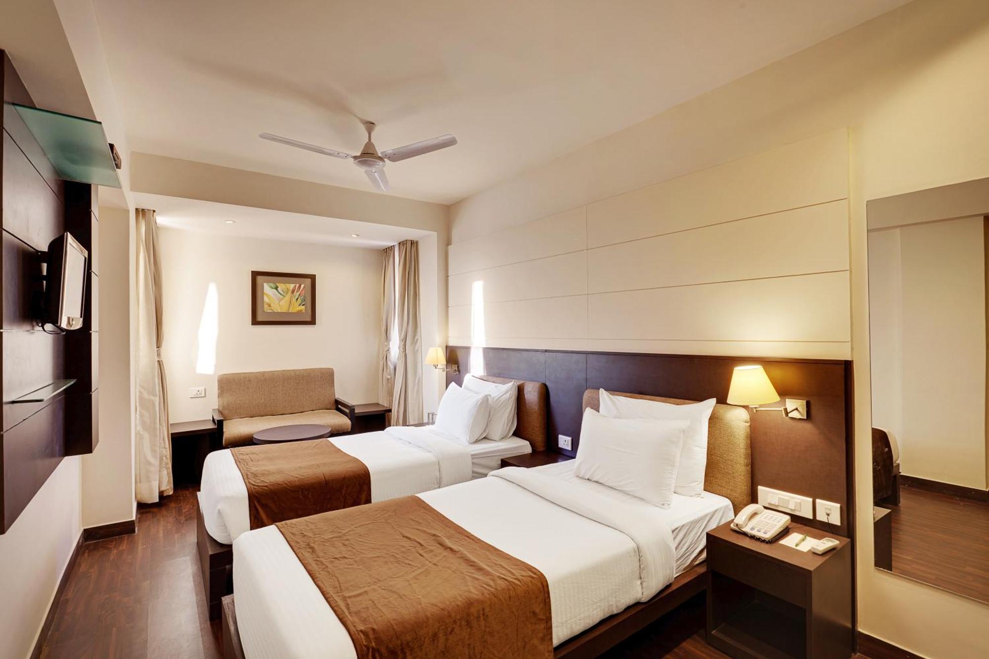 Whispering Palms Hotel ชัยปุระ ภายนอก รูปภาพ