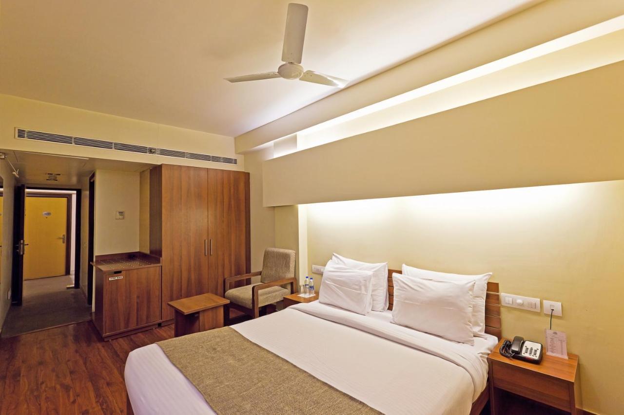 Whispering Palms Hotel ชัยปุระ ภายนอก รูปภาพ