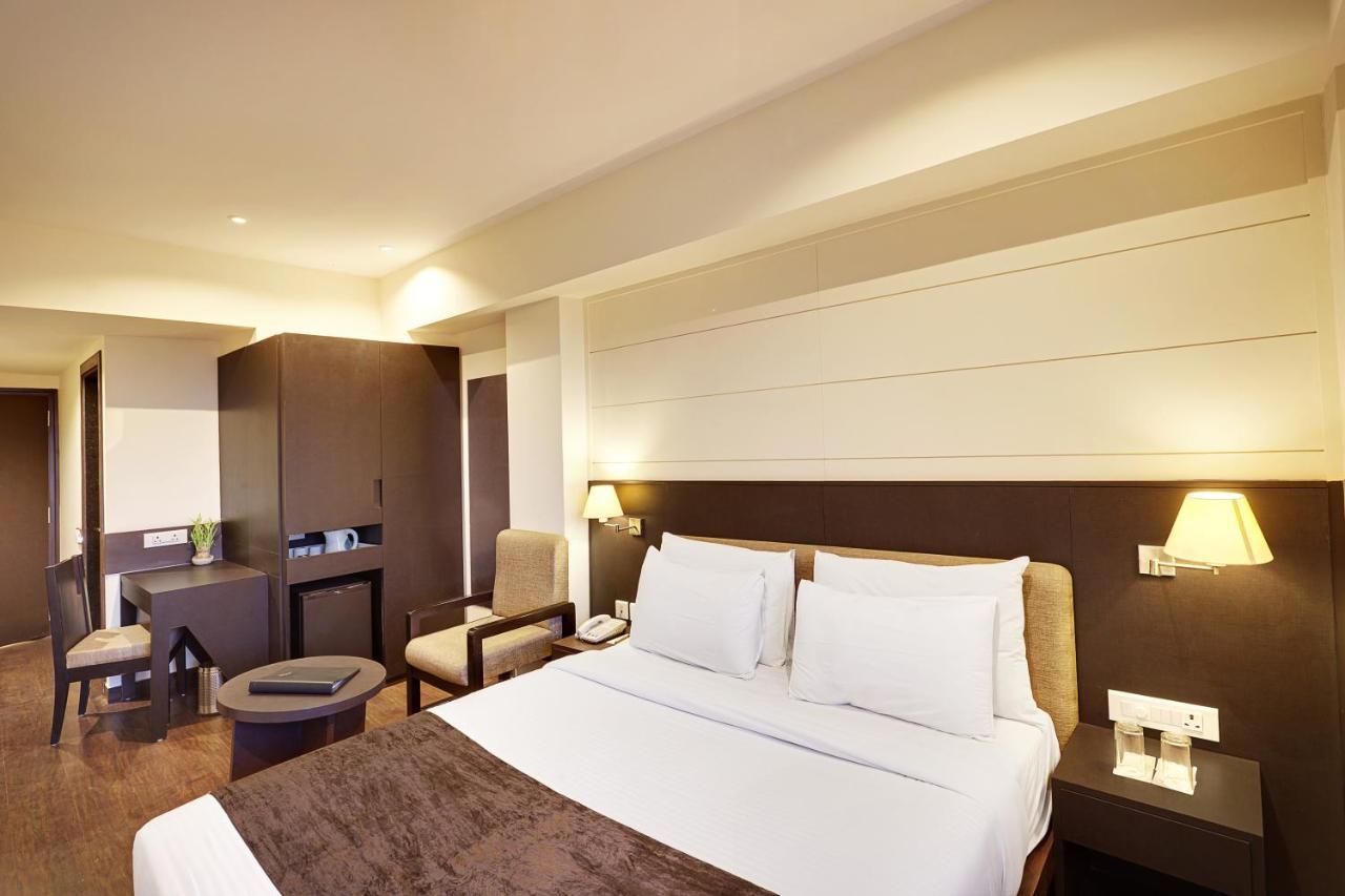 Whispering Palms Hotel ชัยปุระ ภายนอก รูปภาพ