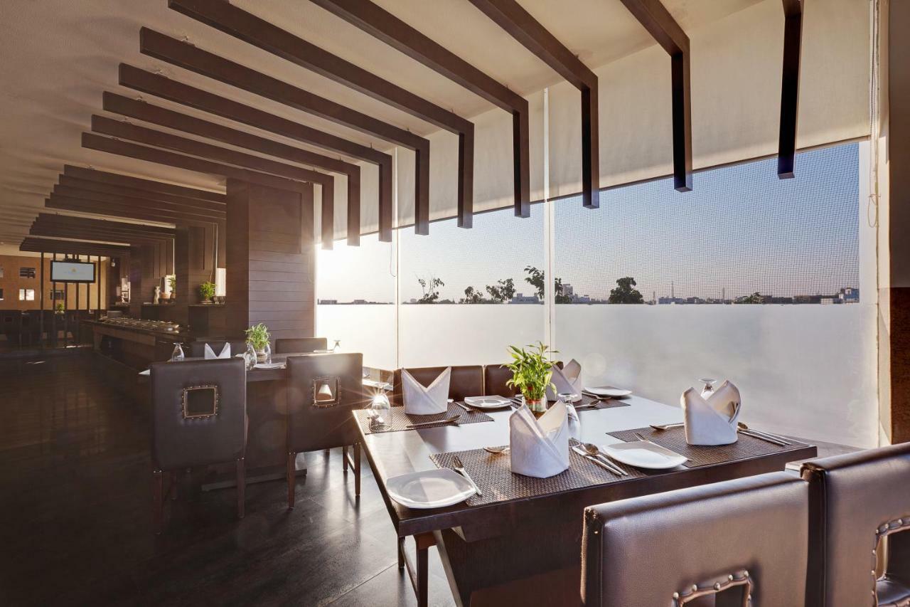 Whispering Palms Hotel ชัยปุระ ภายนอก รูปภาพ